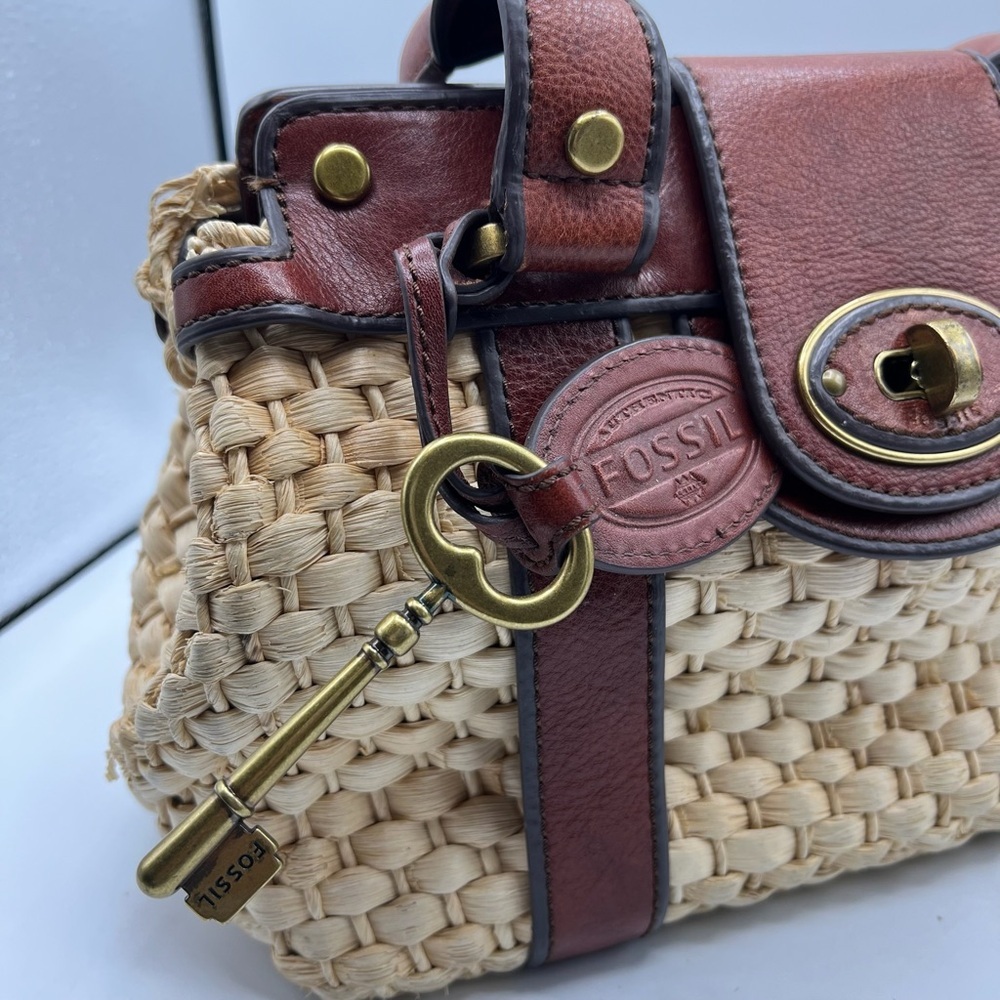 New‎ Fossil Vintage Reissue Large Woven Straw Leather Trim Handbag, $198 - Picture 5 of 15
